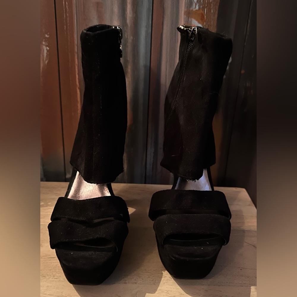 Women’s Vera Wang Suede Sandal Boot Cuff Style Shoe